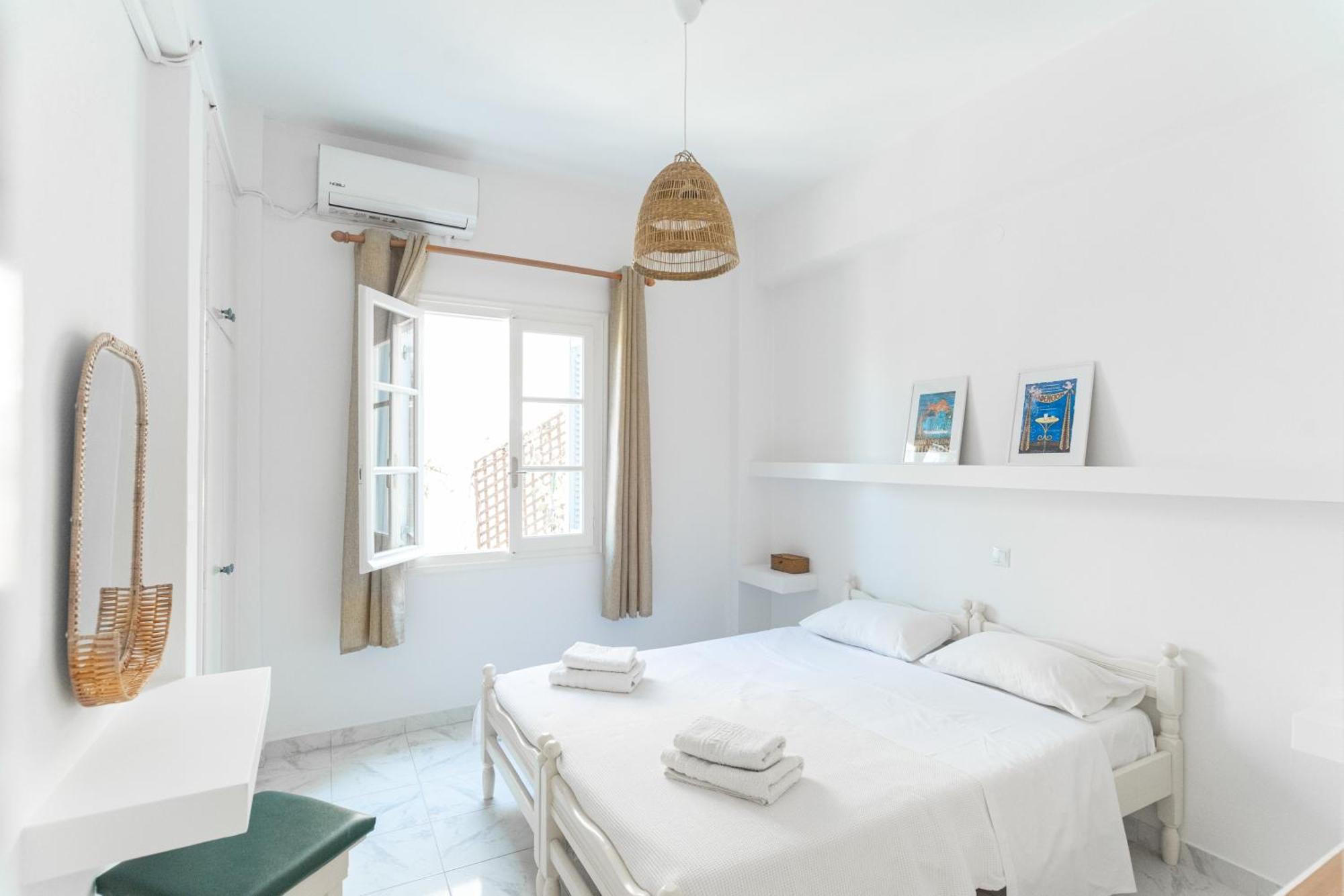 Theo Studios & Apartments Spetses Town Extérieur photo