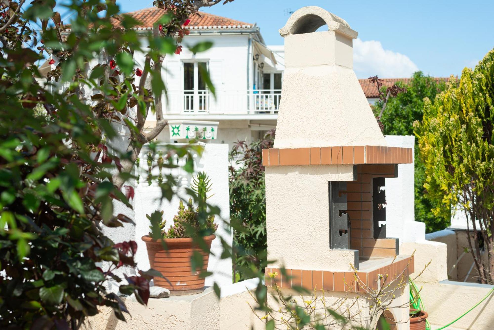 Theo Studios & Apartments Spetses Town Extérieur photo