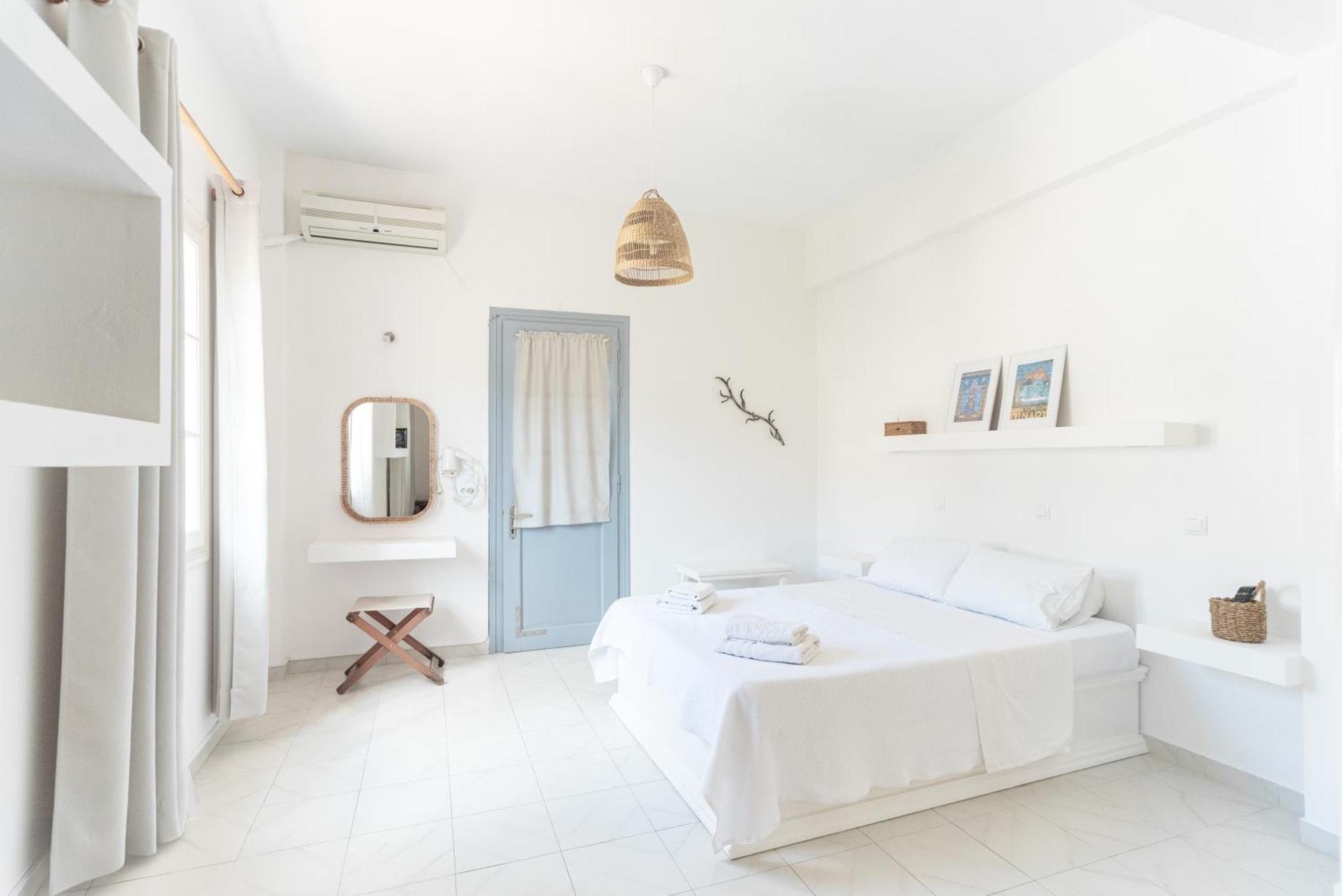 Theo Studios & Apartments Spetses Town Extérieur photo