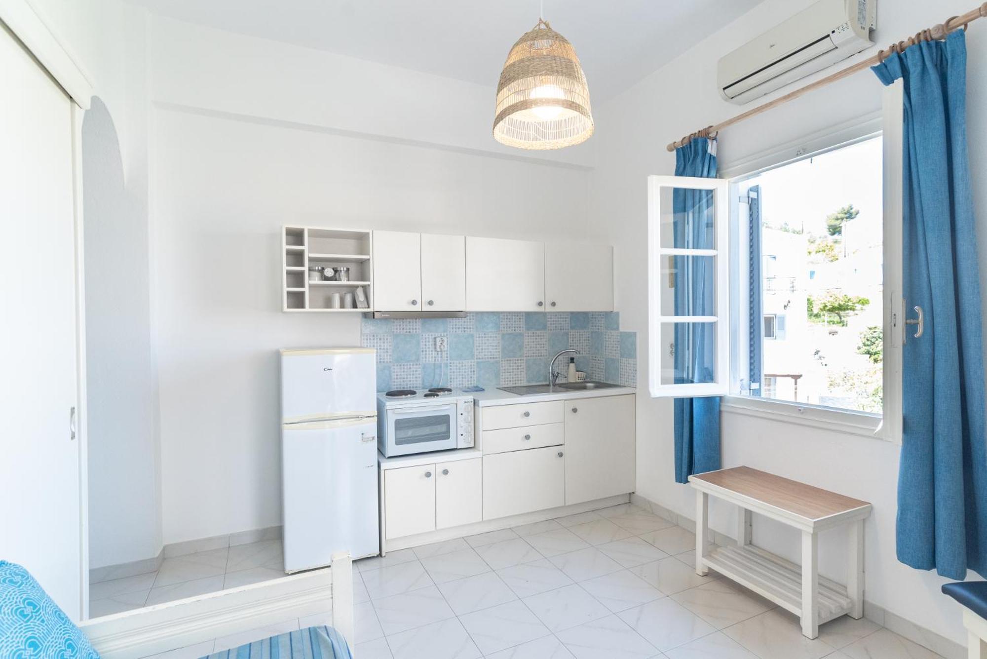 Theo Studios & Apartments Spetses Town Extérieur photo